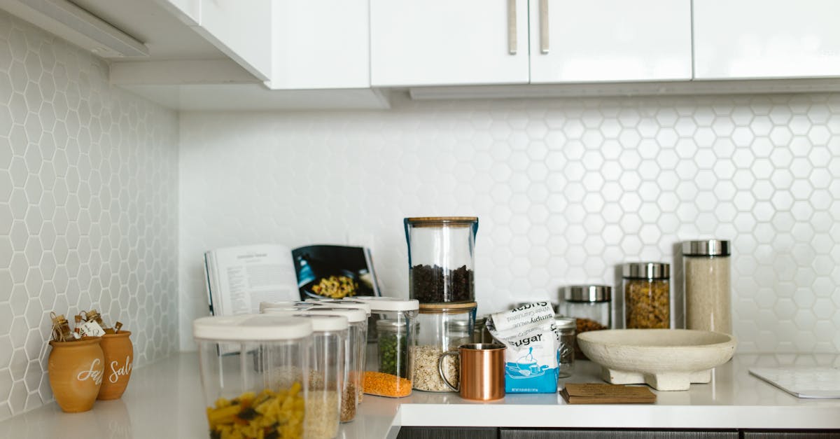 What is the 20 minute decluttering method?